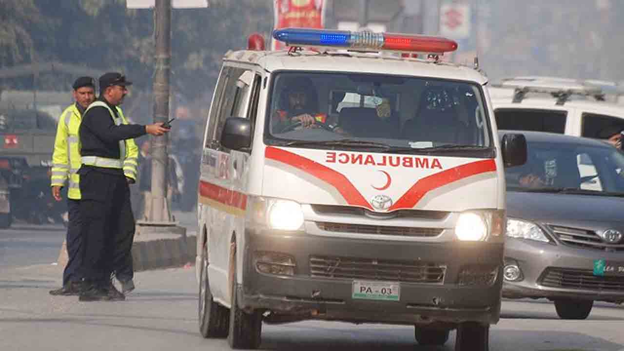 انتظامی بے حسی کا دلخراش منظر، تدفین کے لیے بھی گاڑی دستیاب نہ ہو سکی