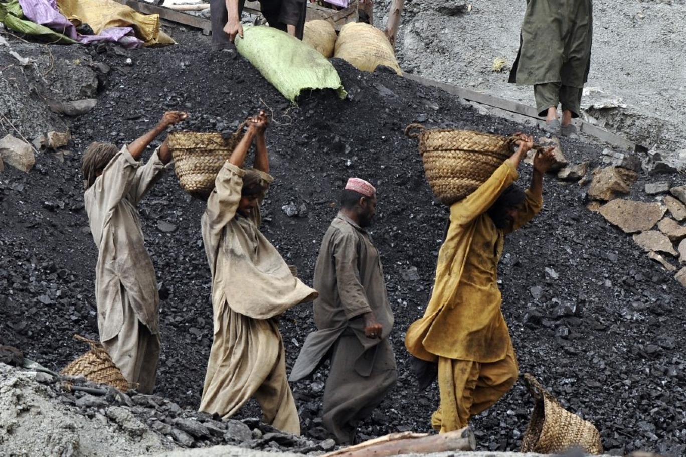 خضدار کے علاقے نال میں نامعلوم مسلح افراد نے 18 مزدور اغوا کرلیے فائرنگ سے ایک مزدور زخمی، پولیس
