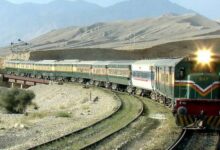 ڈیرہ مراد جمالی کے قریب جعفر ایکسپریس پر2 راکٹ حملے اور فائرنگ، مسافر محفوظ رہے